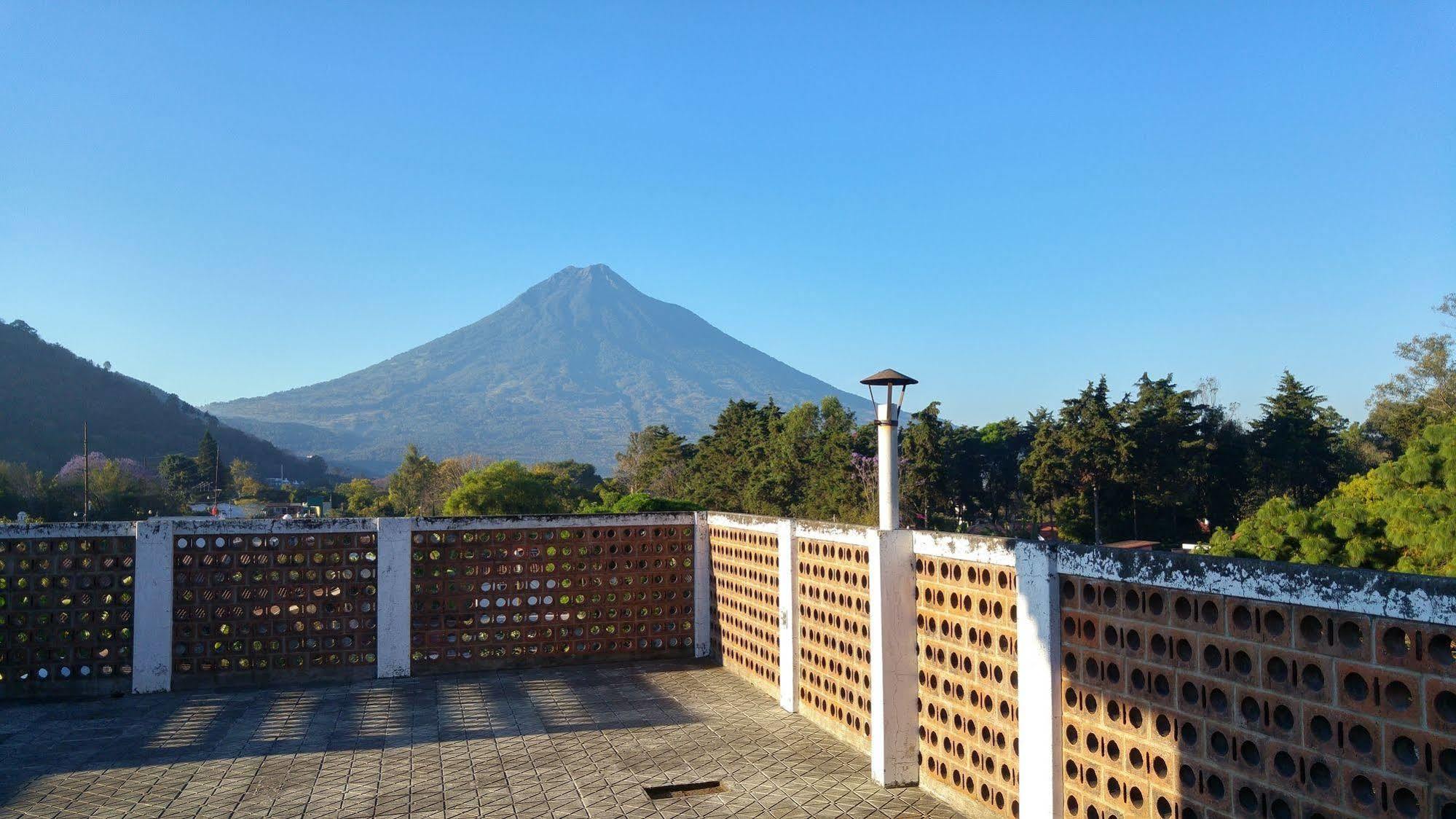 Ixkanul Antigua Hotel Exterior photo
