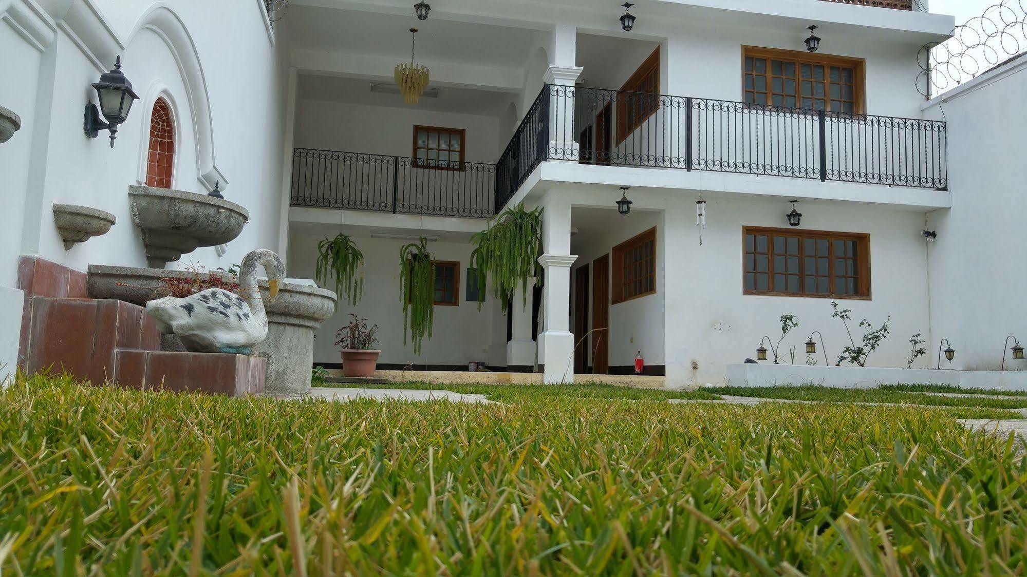 Ixkanul Antigua Hotel Exterior photo