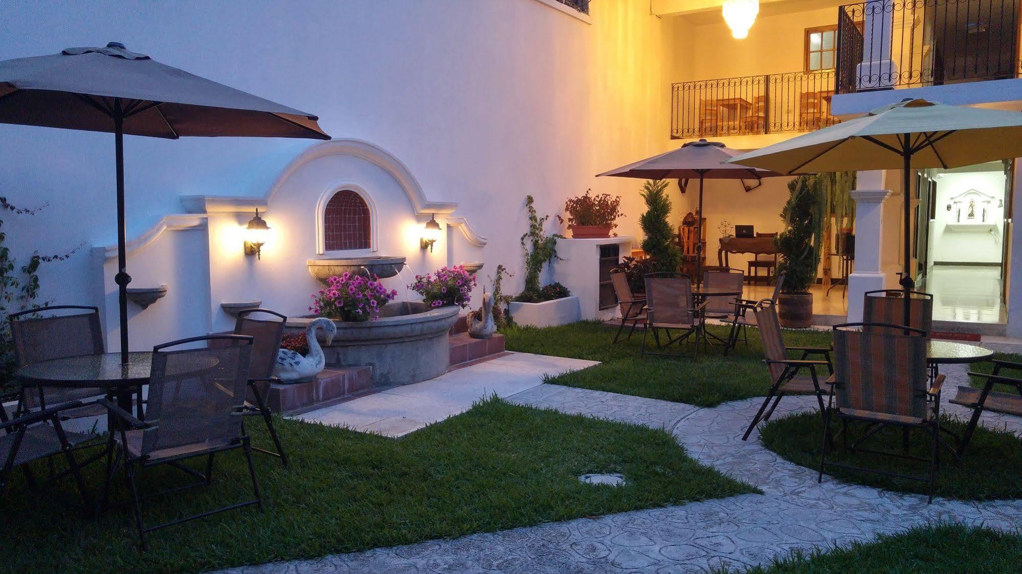 Ixkanul Antigua Hotel Exterior photo